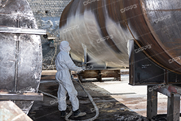 Нанесение пенополиуретанового покрытия на корпус емкости на Саратовском резервуарном заводе